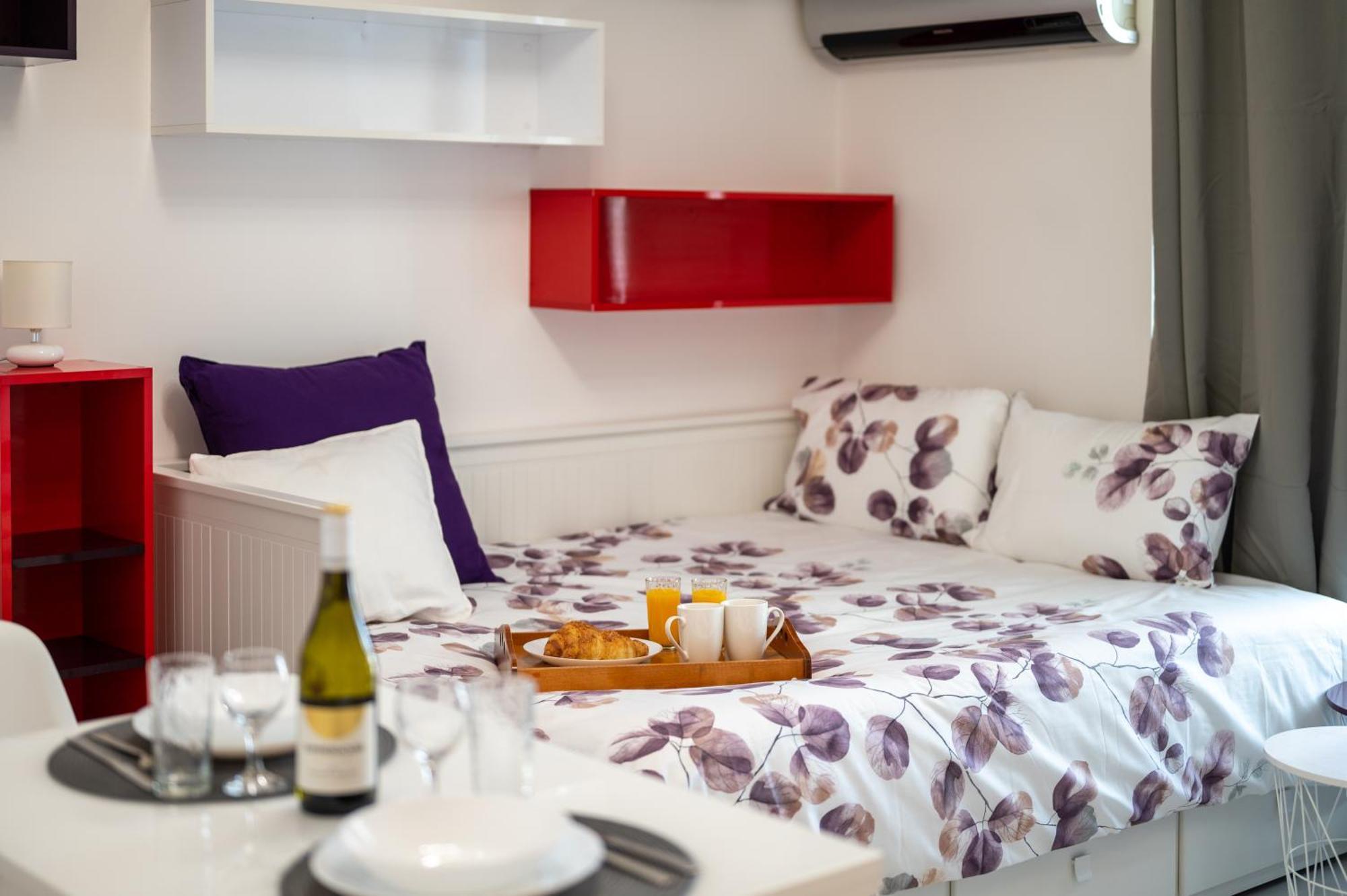 Colorful Studio With Balcony - Free Parking Apartment София Екстериор снимка